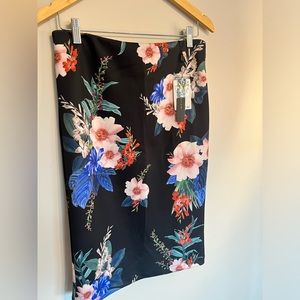 NWT SIZE LARGE T.Tahari pencil skirt